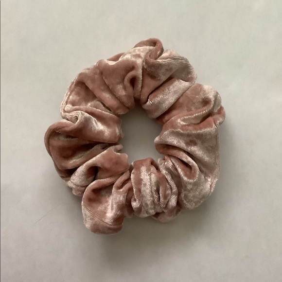 Soft velvet scrunchies - Picture 13 of 16